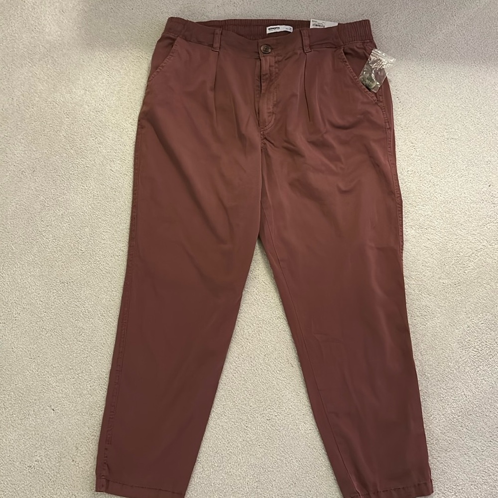 Sonoma Ultracomfort Waistband Capri in Mauve (Size 14)